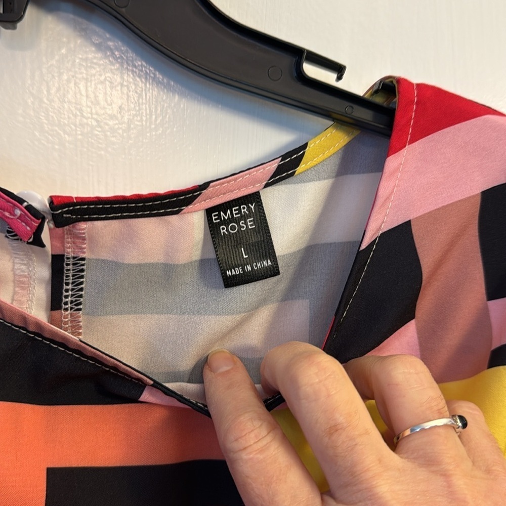 Colorful Geometric Women's Top - Picture 2 of 6